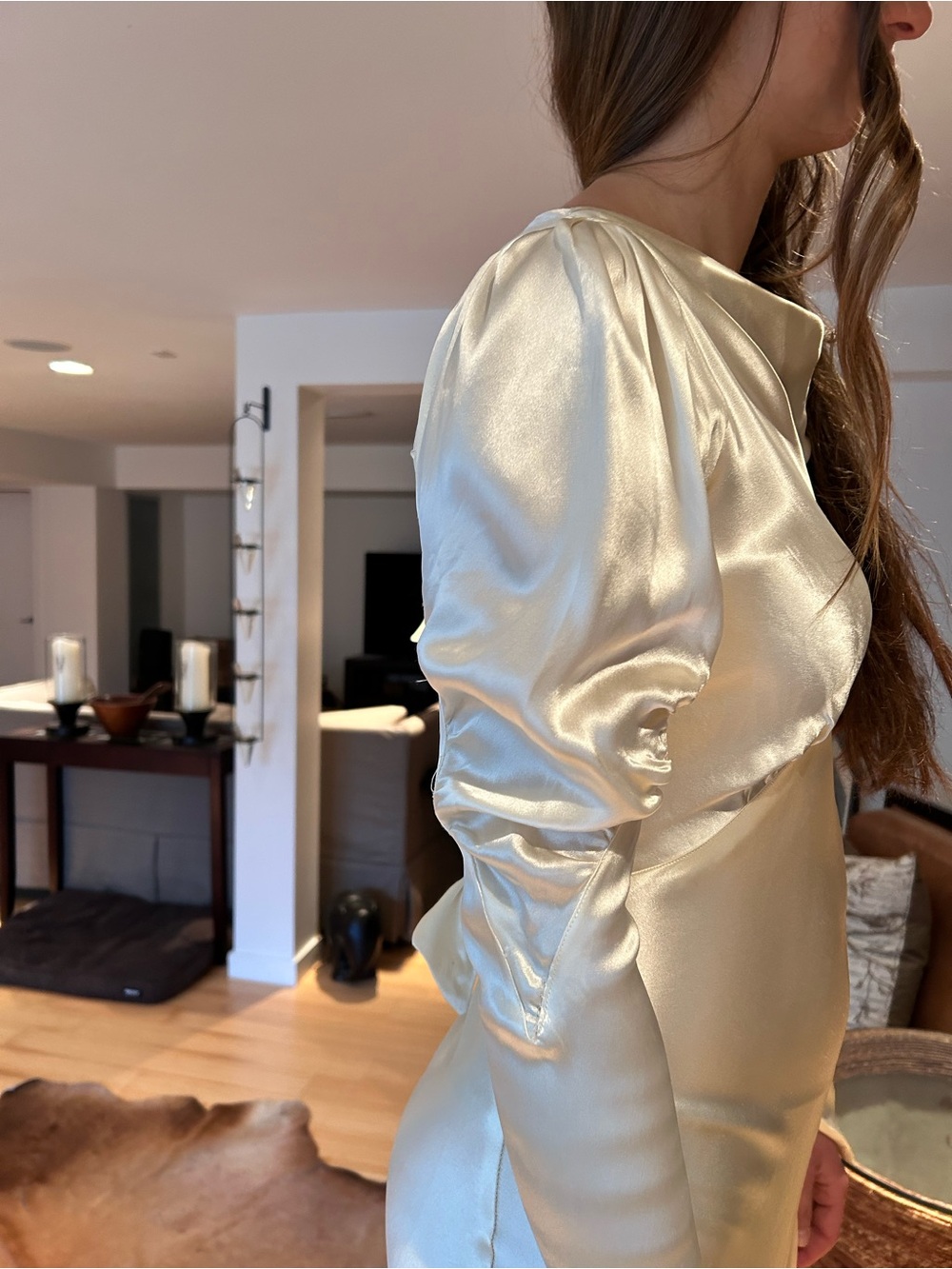 Elegant Cream Silk Satin Vintage Wedding Dress with Long Sleeves - Picture 4 of 11